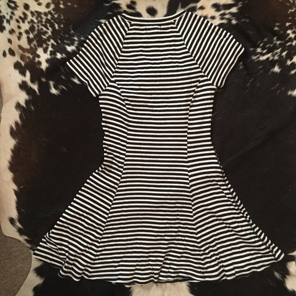 UO BDG Jackie Flare Tee Dress - Picture 3 of 4